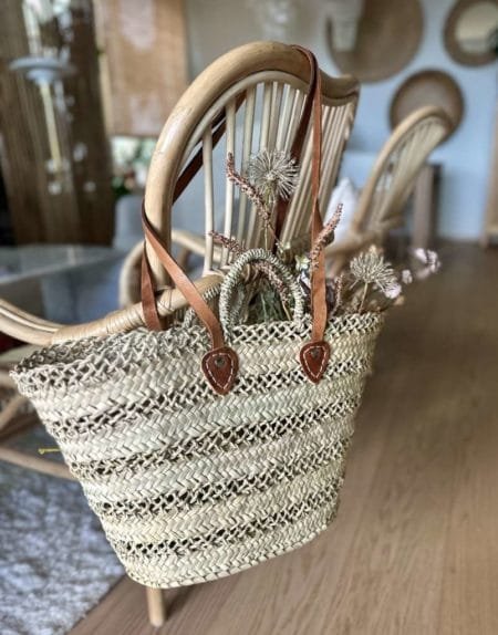 Håndlaget Stråveske- Fransk Markedskurv Med Brun  Skulderreim I Skinn