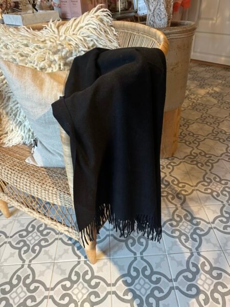 Rosenvinge Skjerf I Viskose med frynser - Sort