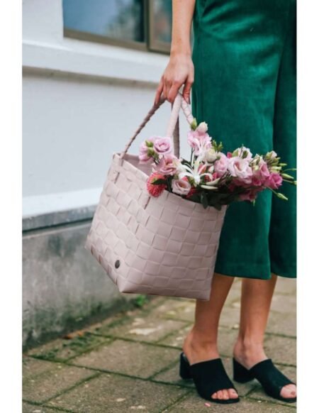 Handed By Paris Shopper, Nude