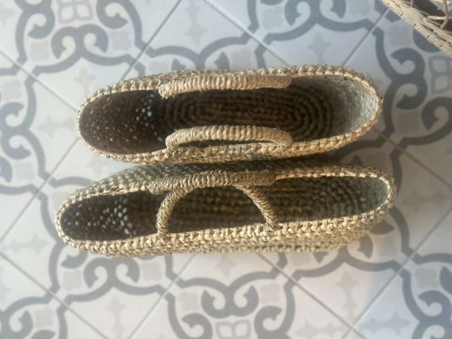 Håndlaget Stråveske Med Kort Hank , Small ( 30- 35 x 20-25 pluss 7 cm håndtak) - Bilde 2