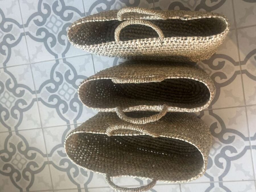 Håndlaget Stråveske Med Kort Hank , Medium 36-38 cm x 22-26 cm pluss 7 cm håndtak) - Bilde 3