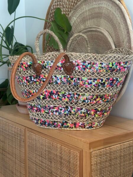 Håndlaget Stråveske Med Paljetter Og Skinnhåndtak