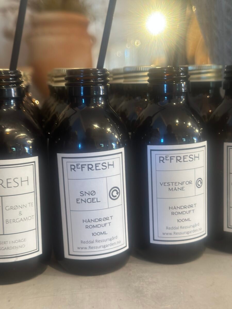 Håndrørt romduft fra Reddal Resurssgård 100 ml, Snøengel - Bilde 2