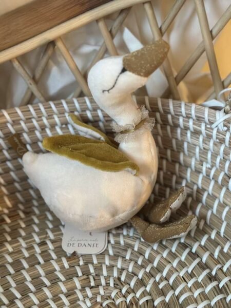 Moulin Roty Cream swan rattle La Petite Ecole de Danse- Svane Rangle 20x20cm