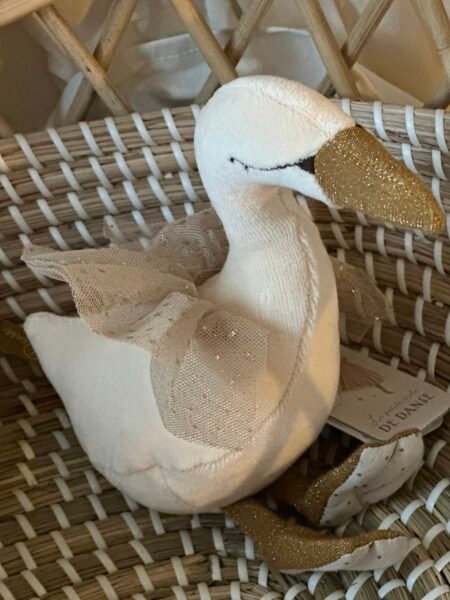 Moulin Roty Cream swan rattle La Petite Ecole de Danse- Svane Rangle, 20x20