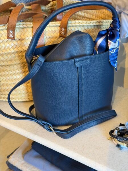 Rosenvinge Veske IBELIN liten bucketbag med skjerf - marine