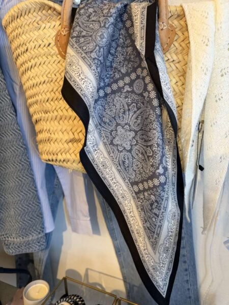 Rosenvinge Lite  trekantet skjerf marine print - blått