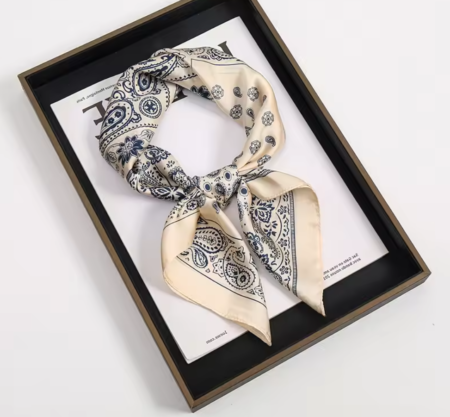 Fianoa Lite Skjerf, Blå/ Offwhite 70x70cm