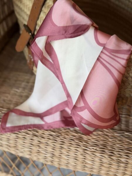 Fianoa Lite Skjerf  I Silkelook, Rosa Og Offwhite