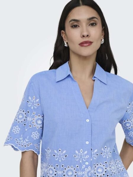 JDY MARINA 2/4 EMBROIDERY SHIRT WVN, Topp/ Bluse Med Broderi, Blue Bonnet BRIGHT WHITE EMBROIDERY, Lys Blå Med hvite Broderier