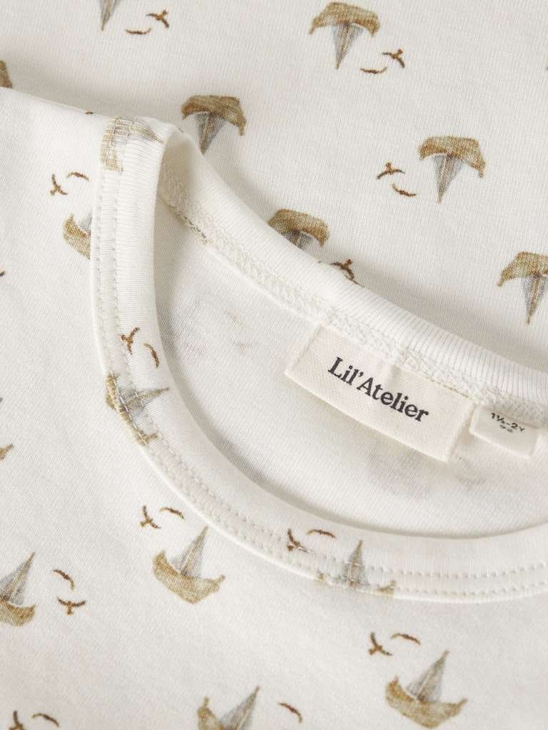 LIL ATELIER GAYO SOR SS SLIM TOP, T Skjorte Med Seilbåt Motiv, Coconut Milk BOAT - Bilde 5