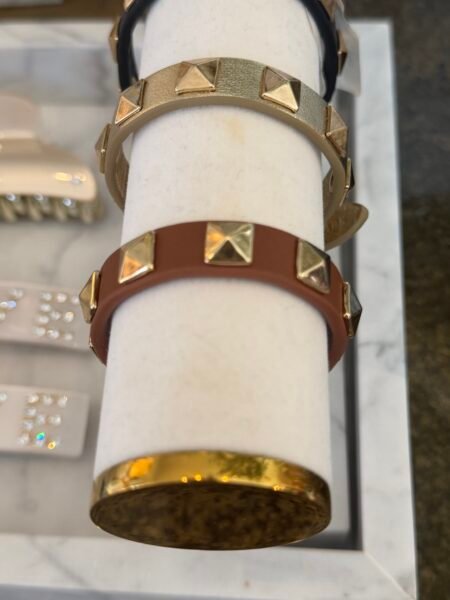 Dark Department, Leather Stud Bracelet, Armbånd i lær, Cognac Med Gull