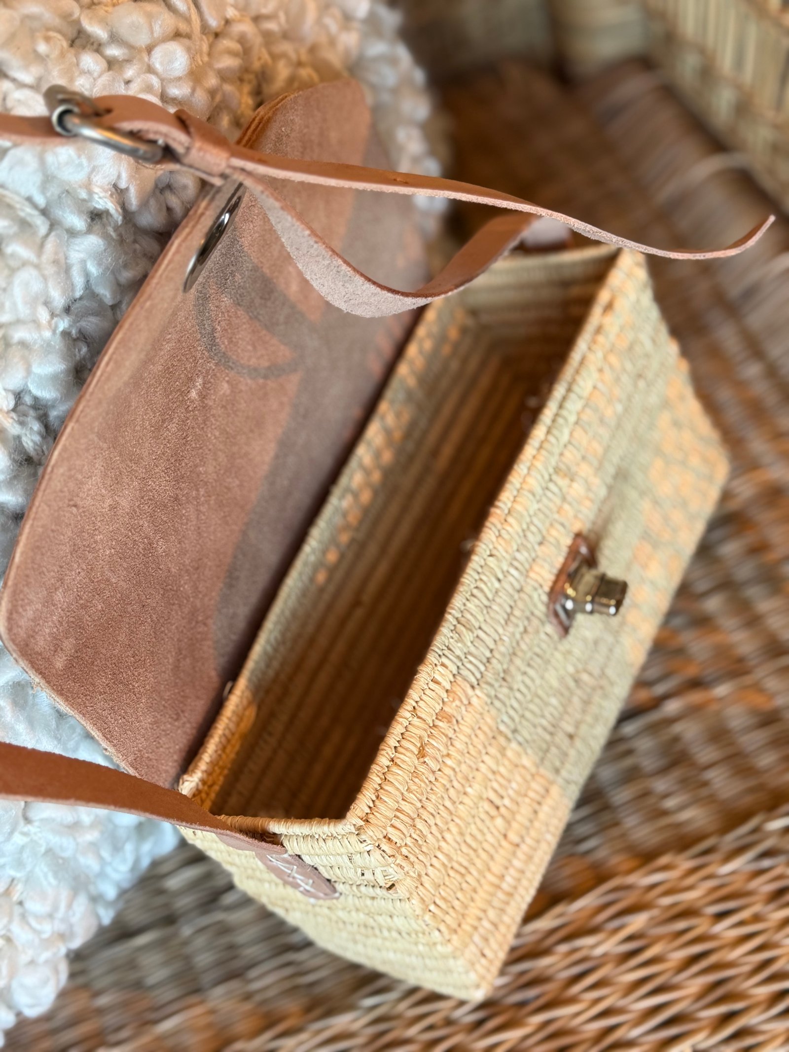 Håndlaget skulderveske i strå og skinn – liten veske, Lys Brun/ Beige - Bilde 4