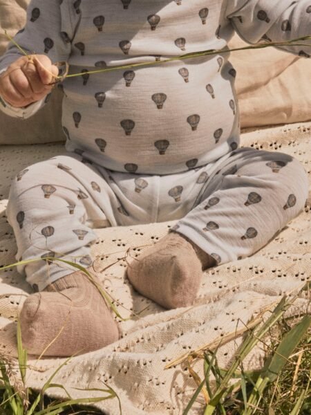 LIL ATELIER NOEL NOR WOOL SLIM LEGGINGS, Longs i 100% Merinoull,  Oyster Mushroom_AIRBALLOO, Dus Blå Med Luftballonger
