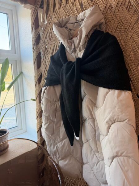 Rosenvinge Stort trekant skjerf 10% ull - sort, Viskose Med Ull