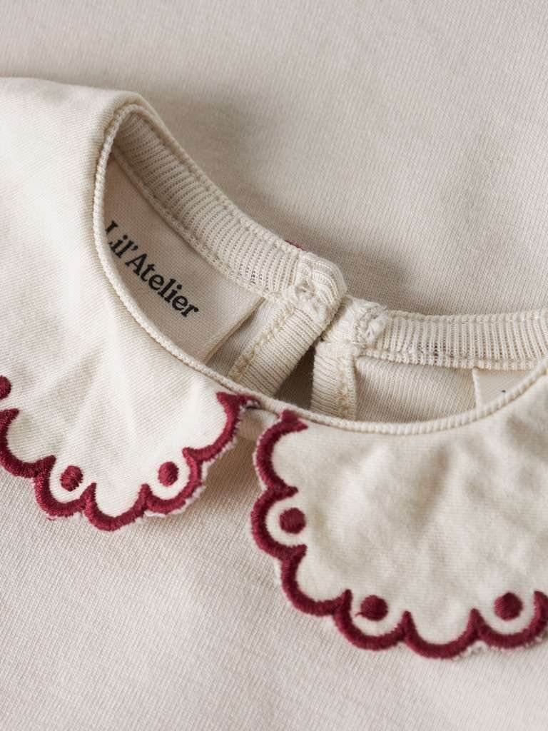 LIL ATELIER FUNDO LIA LS SLIM BODY, Turtledove BIKING RED, Offwhite Med Rød Detalj - Bilde 2