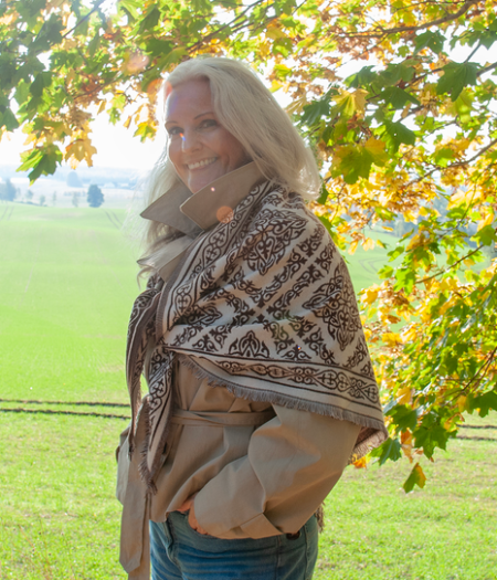 Rosenvinge Trekantsjal med jacquardmønster Ii 100% Viskose – brunt og offwhite
